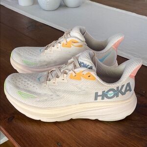 Women’s Hoka Clifton 9, size 7.5